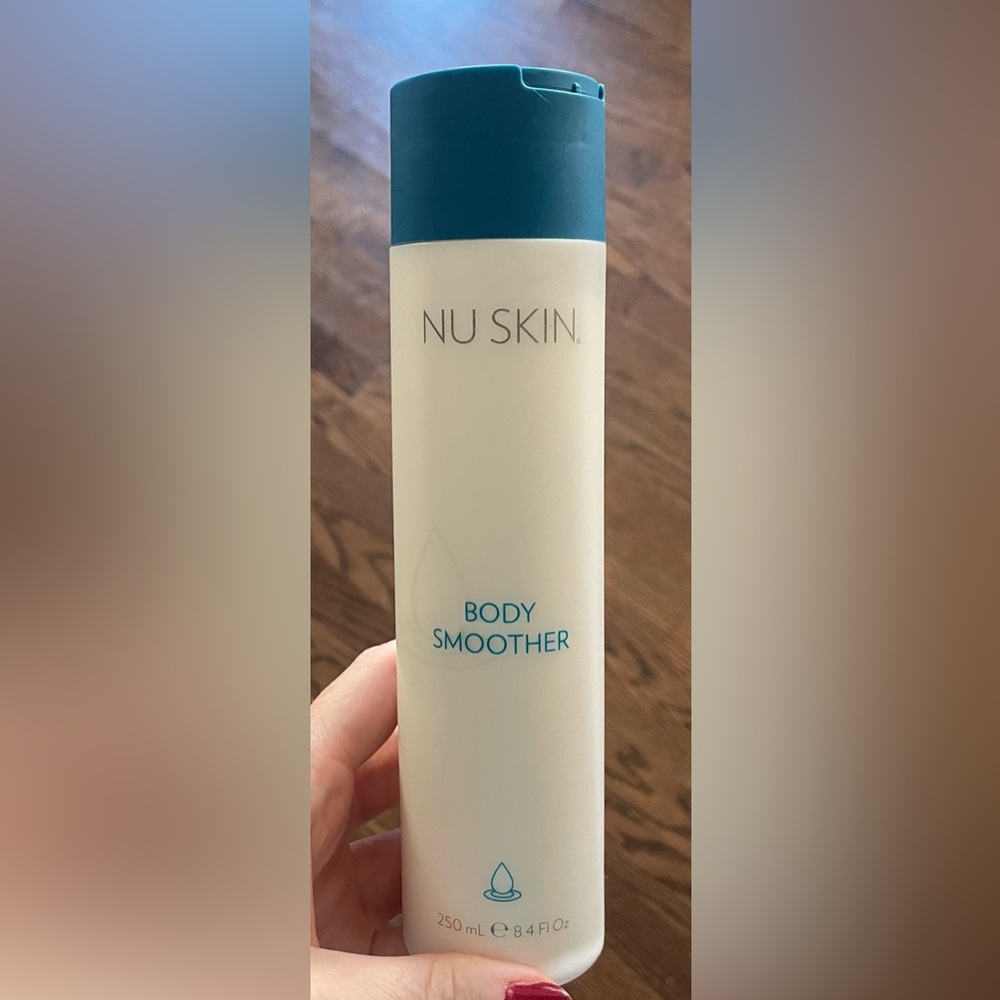 Nu Skin Professional Hydrating Body Smoother Lotion - 8.4 fl. oz / 250 mL